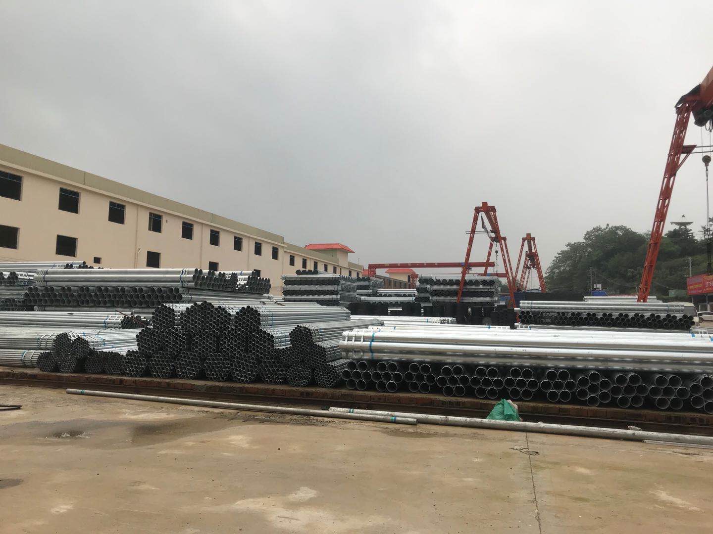 維一營銷團(tuán)隊到鍍鋅鋼管漆工地進(jìn)行視察