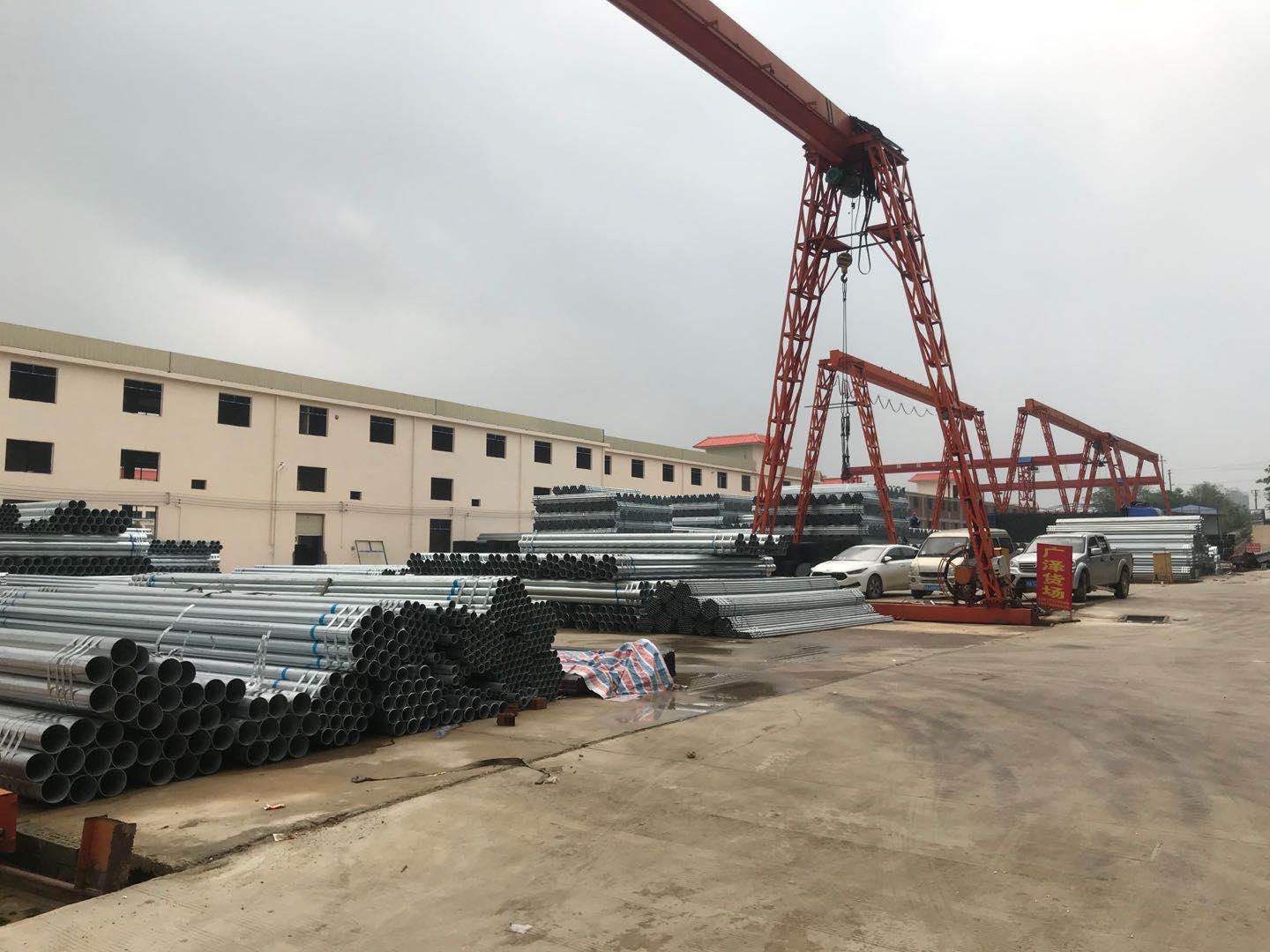 維一營銷團(tuán)隊到鍍鋅鋼管漆工地進(jìn)行視察